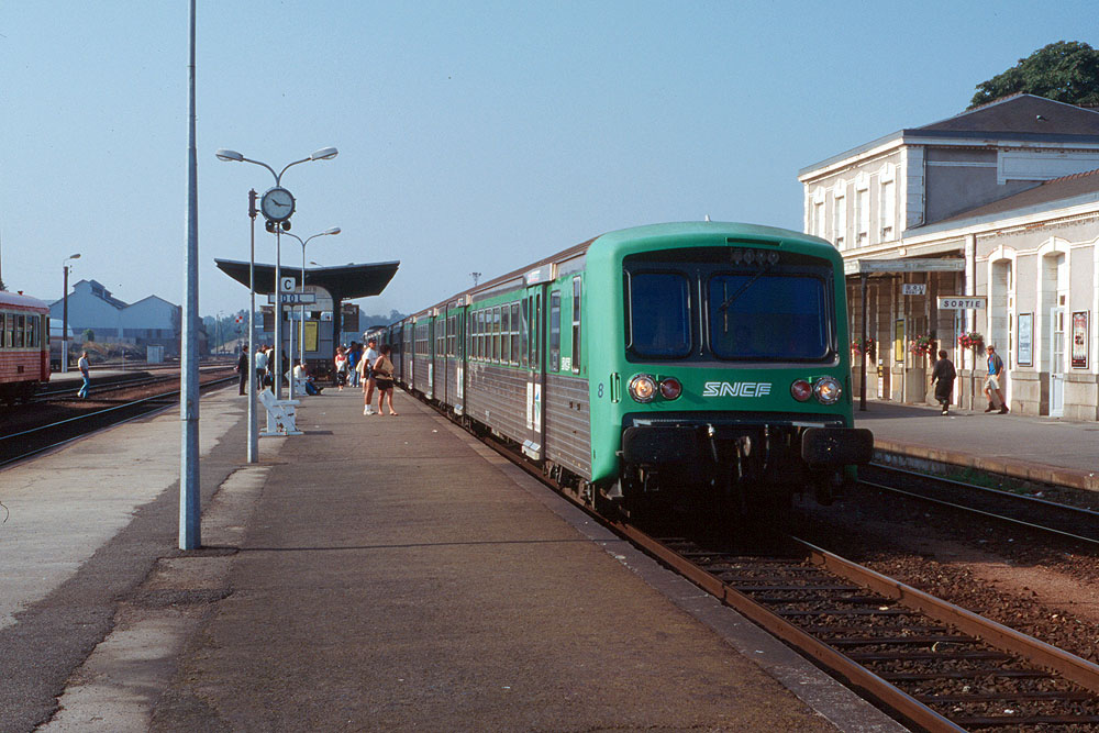 https://www.eisenbahnfotograf.de/datei/April bis September 1996/3960210 SNCF 67351 Dol 16.8.96.jpg